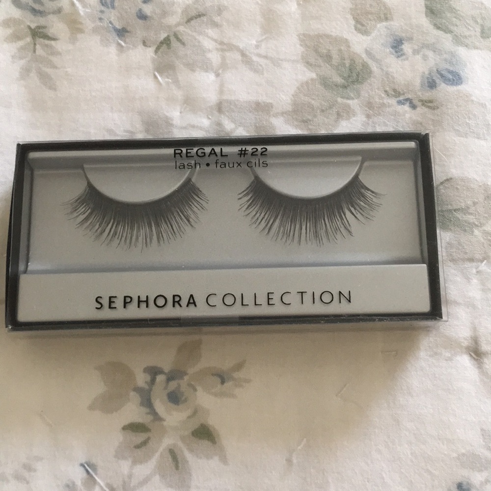 False eyelashes